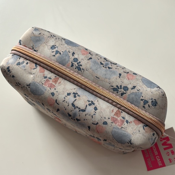 My Tagalong Cosmetic Case - Picture 3 of 5